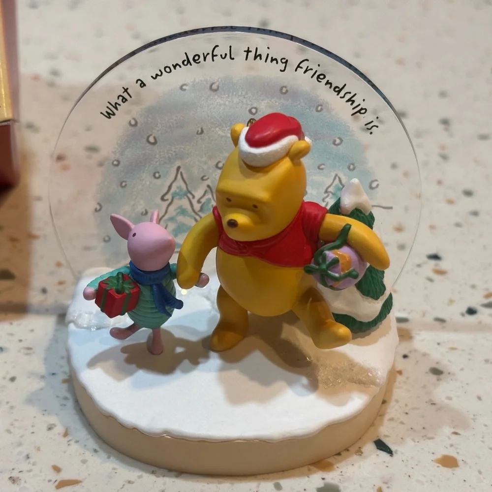 Hallmark Keepsake 2005 “True Friends” Ornament – Winnie the‎ Pooh & Piglet